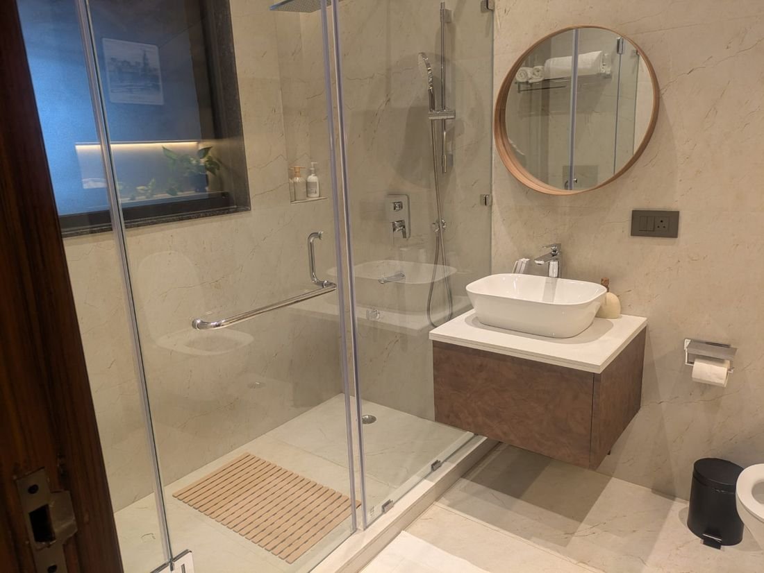 A marble en-suite bathroom at Palmwood Hills — 3