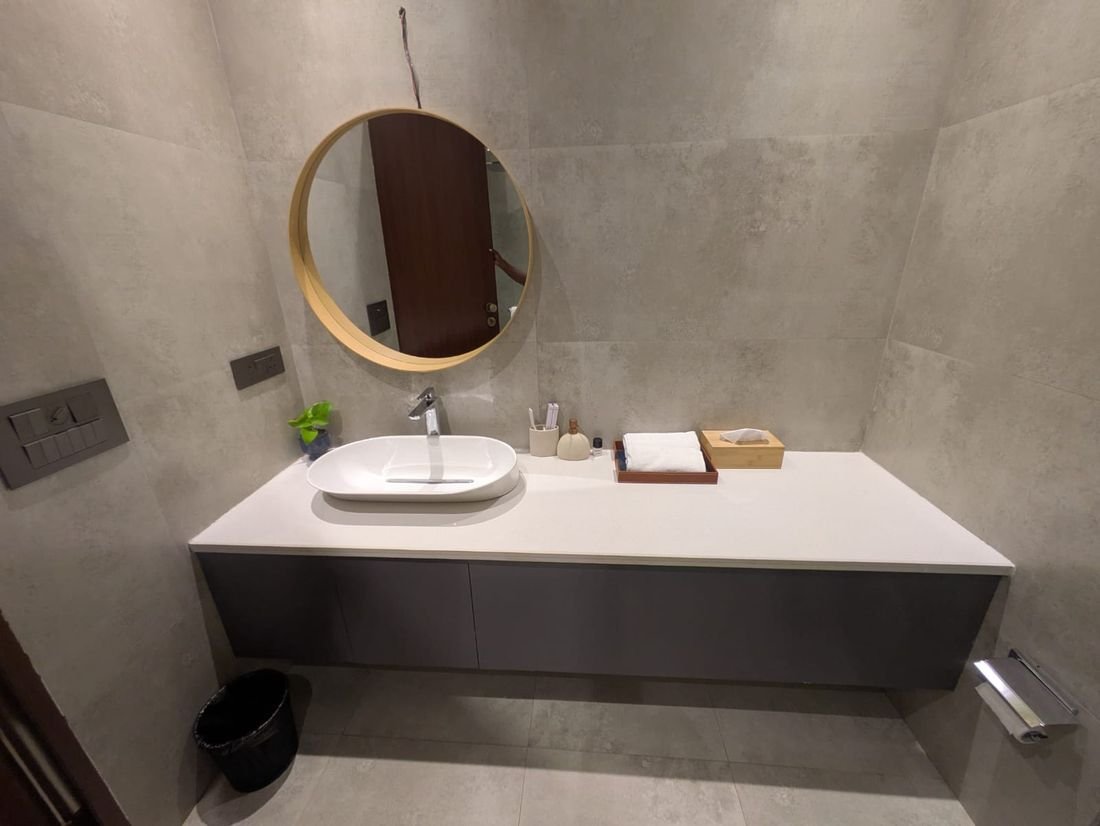A marble en-suite bathroom at Palmwood Hills — 4