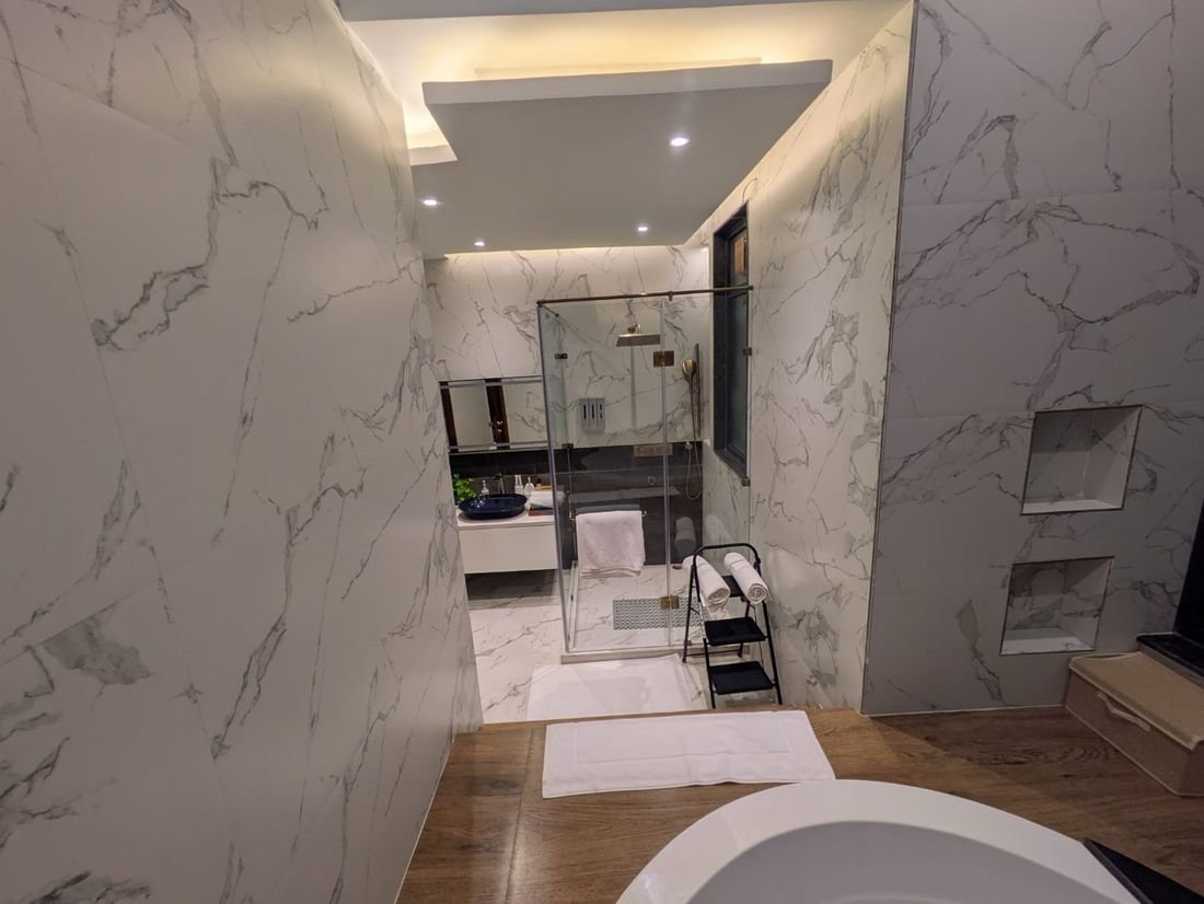 A marble en-suite bathroom at Palmwood Hills — 6