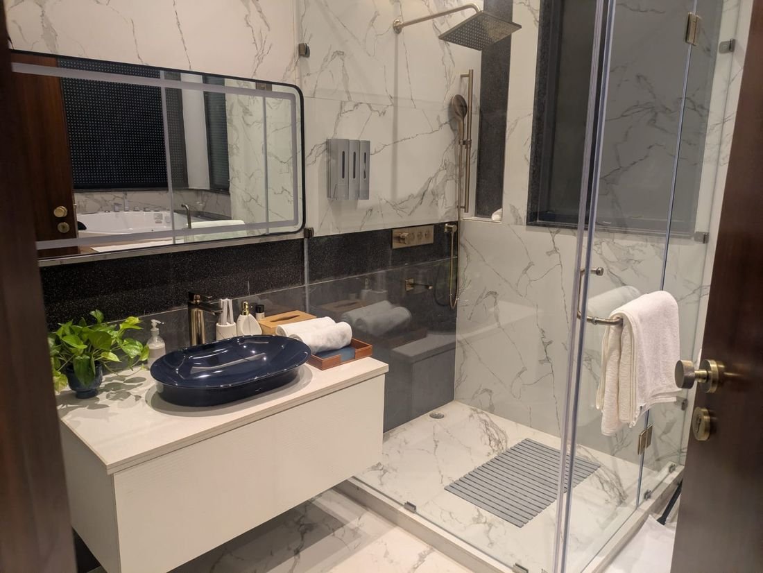 A marble en-suite bathroom at Palmwood Hills — 8