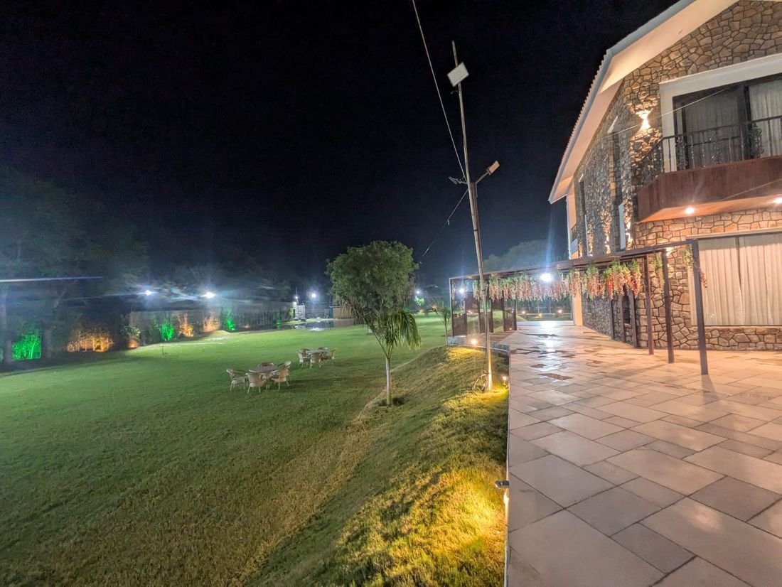 The lawns and grounds at Palmwood Hills — 4