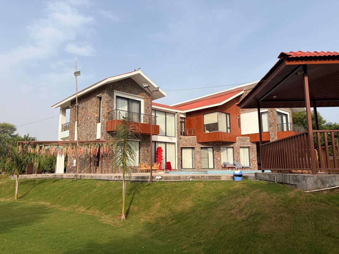 The lagoon pool and villa at Palmwood Hills — 3