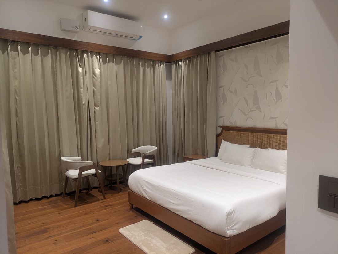 An en-suite bedroom at Palmwood Hills — 4