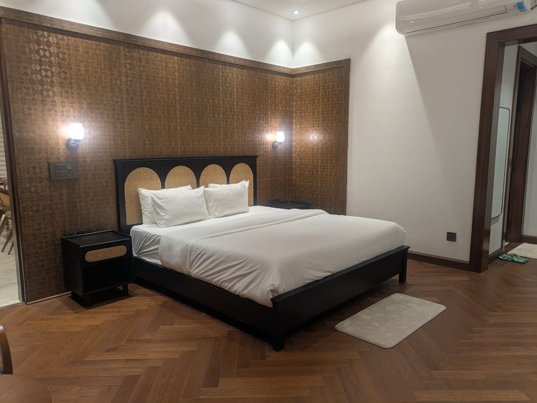 An en-suite bedroom at Palmwood Hills — 6