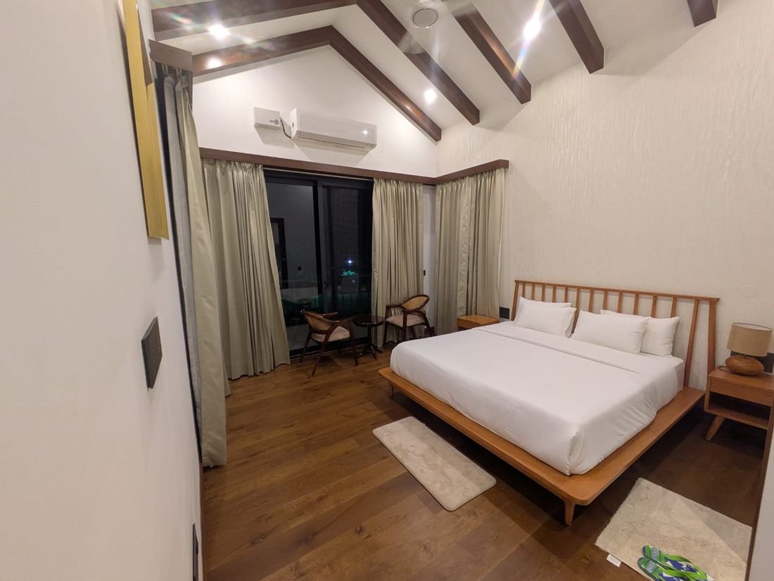 An en-suite bedroom at Palmwood Hills — 7