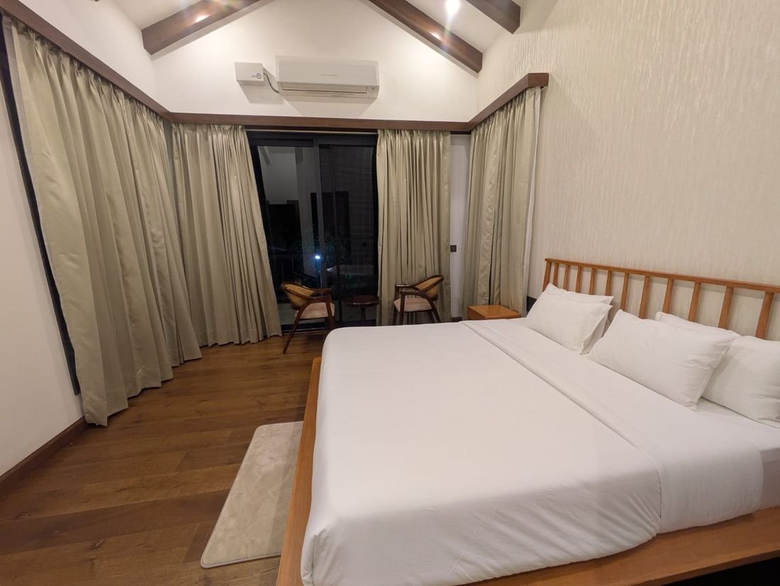 An en-suite bedroom at Palmwood Hills — 8