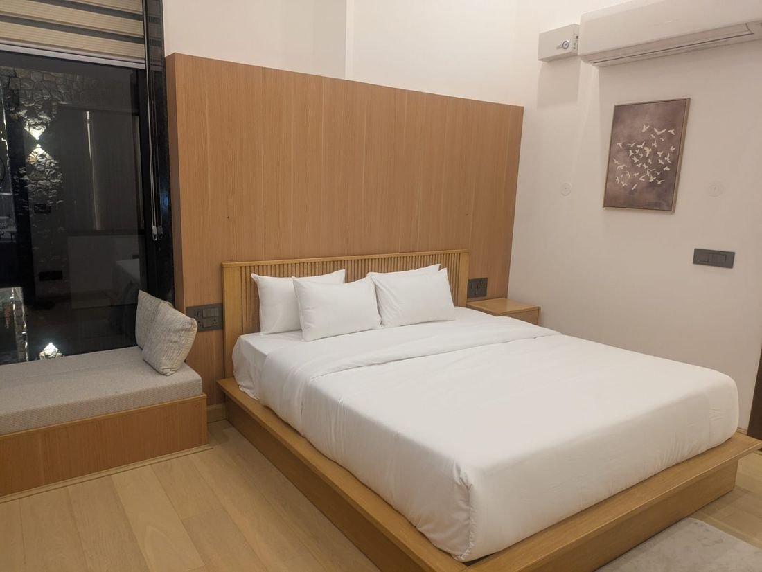 An en-suite bedroom at Palmwood Hills — 9
